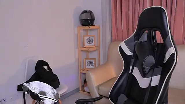 ashleyvalirya online show from 3, 10, 2025