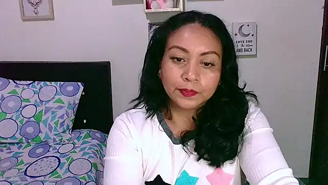 Snapshot of zaray_bella chatting on 1, 12, 2025 zaray bella online show from 1, 12, 2025