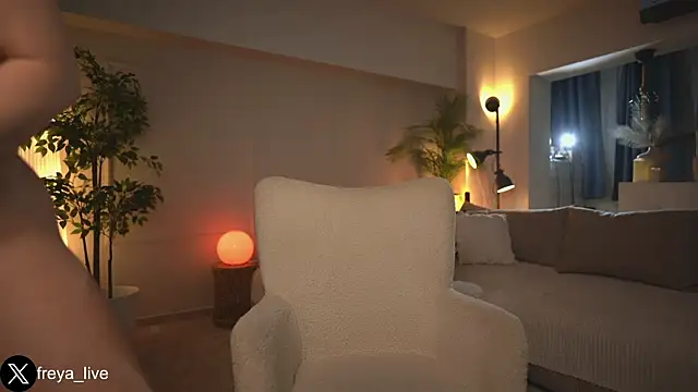 Snapshot of freyacherie chatting on 20, 9, 2025 freyacherie online show from 20, 9, 2025