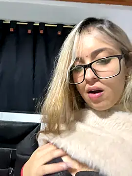 Snapshot of Isabella_Foxx_ chatting on 8, 11, 2025 Isabella Foxx online show from 8, 11, 2025