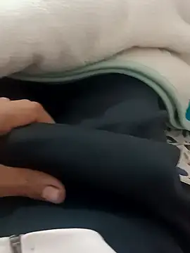 zazaza12ratyuijgg online show from 12, 1, 2026