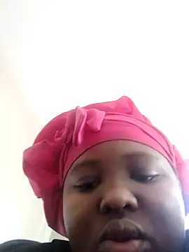 Snapshot of queenxdede chatting on 27, 10, 2025 queenxdede online show from 27, 10, 2025
