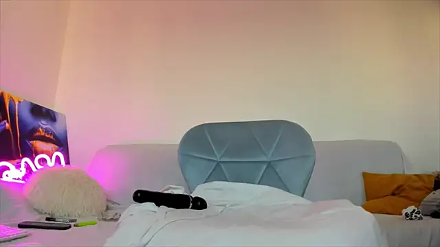 Snapshot of hornyemma__ chatting on 17, 12, 2024 hornyemma online show from 17, 12, 2024