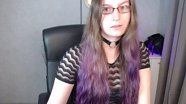 emmaxDelight online show from 22, 10, 2025