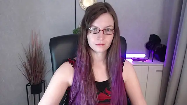 emmaxDelight online show from 28, 11, 2025