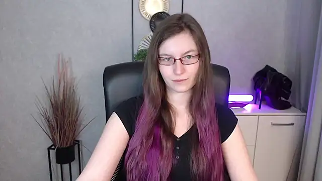 emmaxDelight online show from 15, 12, 2025