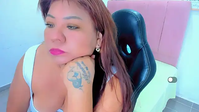 Snapshot of victoria_love89 chatting on 16, 11, 2025 victoria love89 online show from 16, 11, 2025