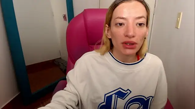 Snapshot of zoe_jones13 chatting on 17, 7, 2026 zoe jones13 online show from 17, 7, 2026