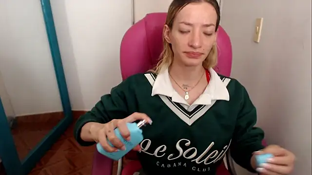 Snapshot of zoe_jones13 chatting on 19, 7, 2026 zoe jones13 online show from 19, 7, 2026