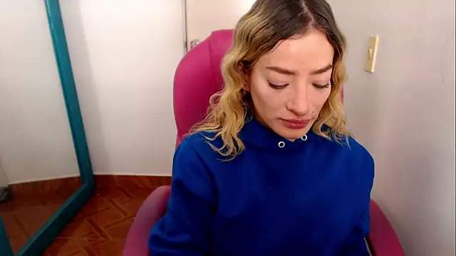 Snapshot of zoe_jones13 chatting on 21, 7, 2026 zoe jones13 online show from 21, 7, 2026
