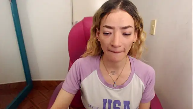 Snapshot of zoe_jones13 chatting on 28, 7, 2026 zoe jones13 online show from 28, 7, 2026