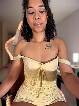 Snapshot of bella__honey chatting on 23, 7, 2026 bella honey online show from 23, 7, 2026