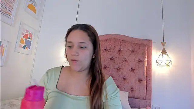 Snapshot of aprill21_ chatting on 6, 12, 2024 aprill21 online show from 6, 12, 2024