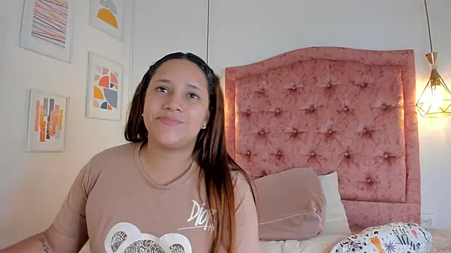 Snapshot of aprill21_ chatting on 8, 3, 2025 aprill21 online show from 8, 3, 2025