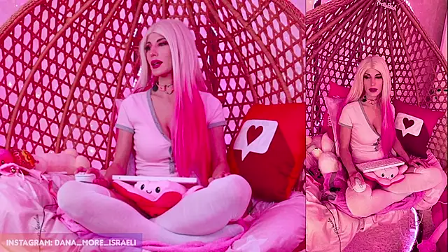 Snapshot of dana_more chatting on 21, 11, 2025 dana more online show from 21, 11, 2025