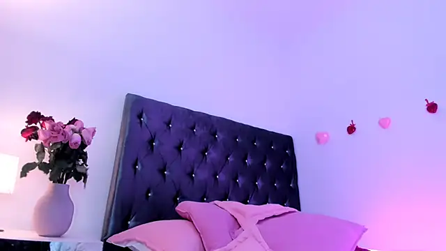 CoralineKam1 online show from 15, 2, 2025