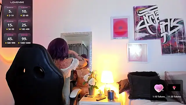 Snapshot of AnnieHuntters chatting on 5, 12, 2024 AnnieHuntters online show from 5, 12, 2024