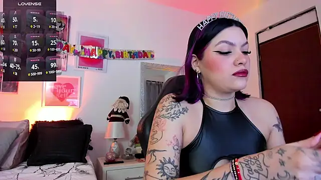 Snapshot of AnnieHuntters chatting on 27, 12, 2024 AnnieHuntters online show from 27, 12, 2024