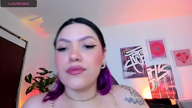 Snapshot of AnnieHuntters chatting on 8, 1, 2025 AnnieHuntters online show from 8, 1, 2025