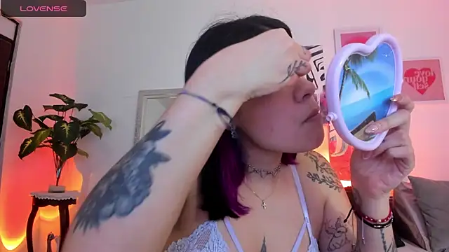 Snapshot of AnnieHuntters chatting on 7, 2, 2025 AnnieHuntters online show from 7, 2, 2025