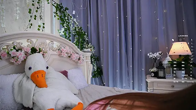 Snapshot of MonaEldon chatting on 18, 5, 2026 MonaEldon online show from 18, 5, 2026