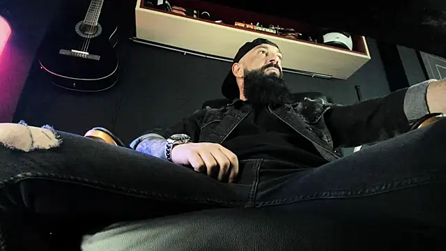 axxelrich  online show from 4, 3, 2025