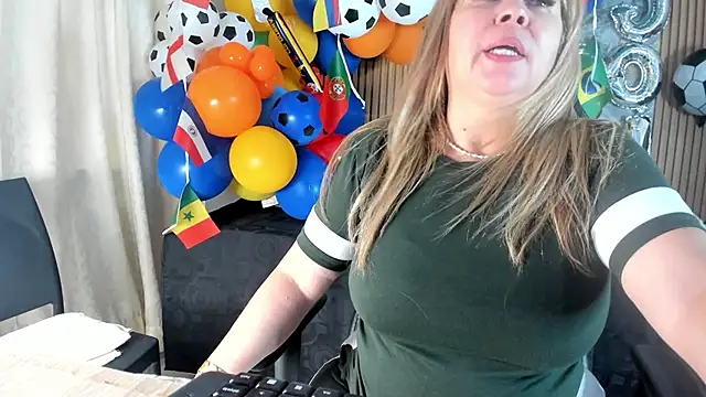 Snapshot of Danna_topless chatting on 2, 7, 2026 Danna topless online show from 2, 7, 2026