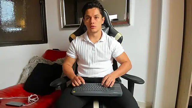 julian wallace online show from 13, 4, 2026