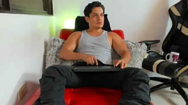 julian wallace online show from 15, 4, 2026