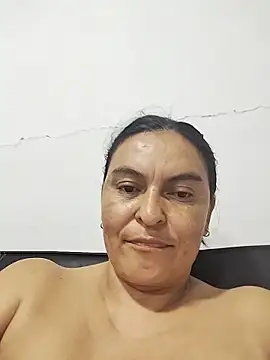 Snapshot of Horny-Mommy-Dirty chatting on 28, 10, 2025 Horny-Mommy-Dirty online show from 28, 10, 2025