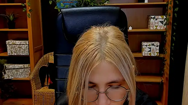 Snapshot of Moon13152 chatting on 7, 12, 2024 Moon13152 online show from 7, 12, 2024