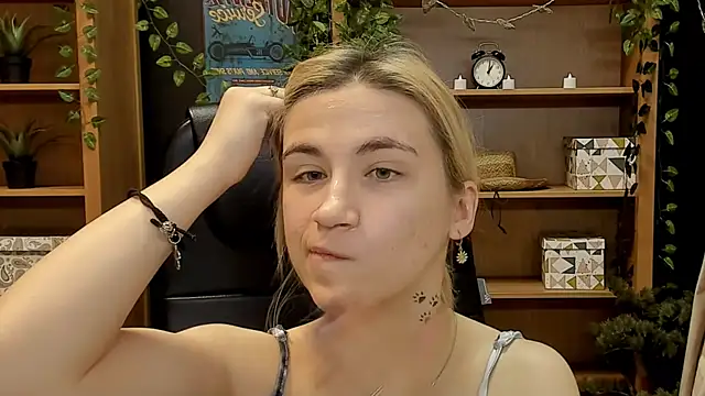 Snapshot of Moon13152 chatting on 25, 1, 2025 Moon13152 online show from 25, 1, 2025