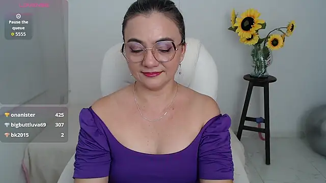 Snapshot of Chiraz_hasnaa chatting on 25, 10, 2025 Chiraz hasnaa online show from 25, 10, 2025