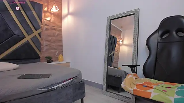 Yeiko Romero  online show from 4, 2, 2025