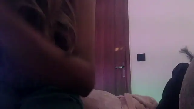 Snapshot of chhui_mui chatting on 3, 6, 2026 chhui mui online show from 3, 6, 2026