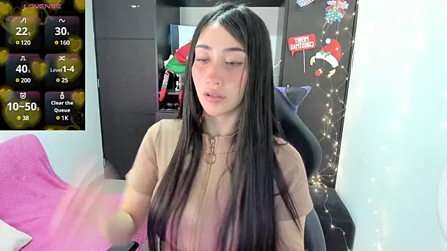 Snapshot of Emilytafur chatting on 31, 12, 2024 Emilytafur online show from 31, 12, 2024