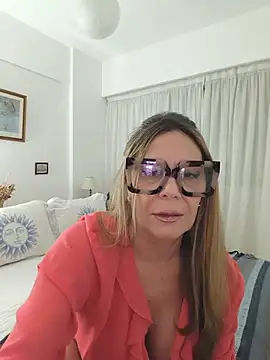 lolavalecuatro online show from 18, 7, 2026
