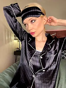 Snapshot of dollfromvenus chatting on 26, 9, 2025 dollfromvenus online show from 26, 9, 2025