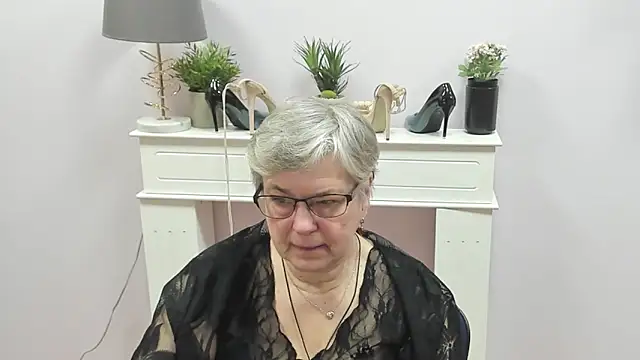 Snapshot of IrisDream chatting on 4, 2, 2026 IrisDream online show from 4, 2, 2026