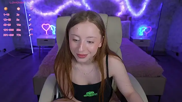 Snapshot of SilverrMoon chatting on 9, 3, 2025 SilverrMoon online show from 9, 3, 2025