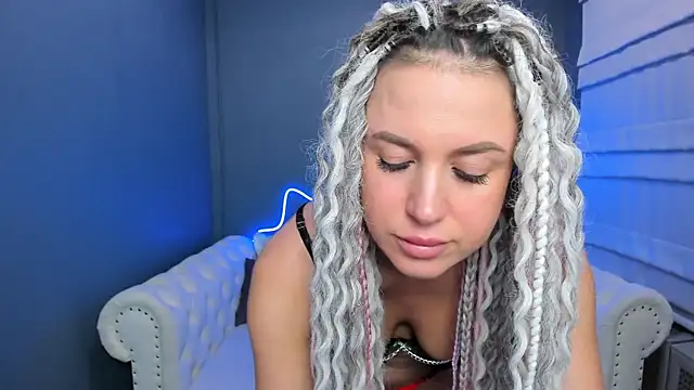 Snapshot of rock_n_roxy chatting on 8, 1, 2025 rock n roxy online show from 8, 1, 2025