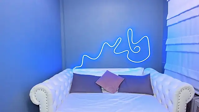 Snapshot of rock_n_roxy chatting on 11, 1, 2025 rock n roxy online show from 11, 1, 2025