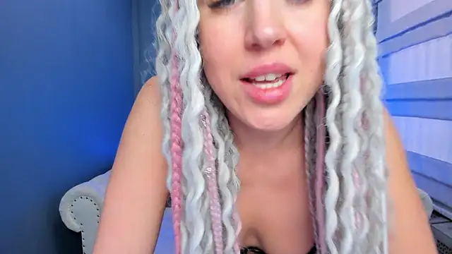 Snapshot of rock_n_roxy chatting on 18, 1, 2025 rock n roxy online show from 18, 1, 2025