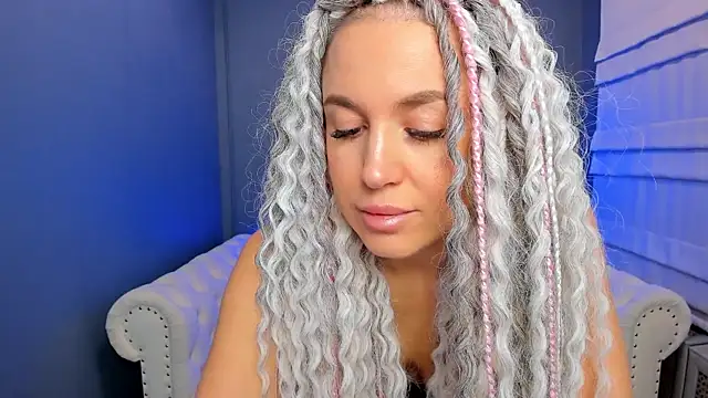 Snapshot of rock_n_roxy chatting on 25, 1, 2025 rock n roxy online show from 25, 1, 2025