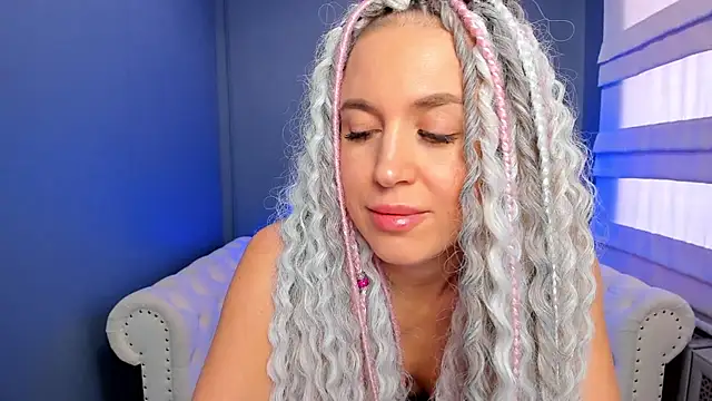 Snapshot of rock_n_roxy chatting on 25, 1, 2025 rock n roxy online show from 25, 1, 2025