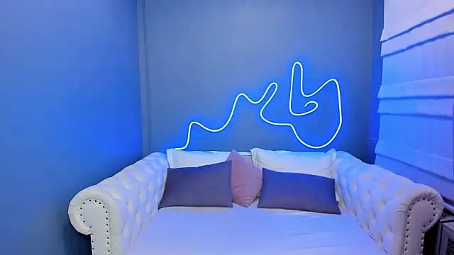 Snapshot of rock_n_roxy chatting on 28, 1, 2025 rock n roxy online show from 28, 1, 2025