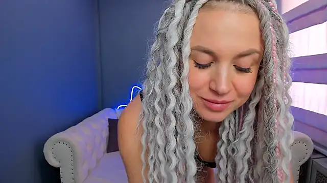 Snapshot of rock_n_roxy chatting on 29, 1, 2025 rock n roxy online show from 29, 1, 2025