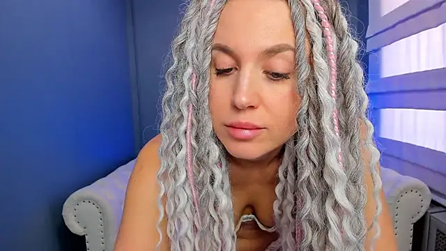 Snapshot of rock_n_roxy chatting on 30, 1, 2025 rock n roxy online show from 30, 1, 2025