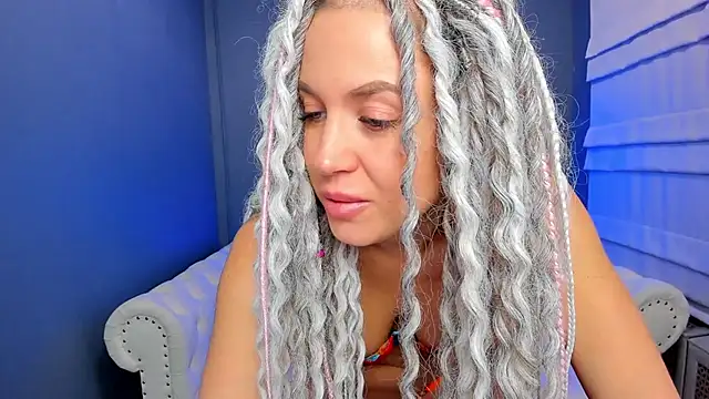 Snapshot of rock_n_roxy chatting on 31, 1, 2025 rock n roxy online show from 31, 1, 2025