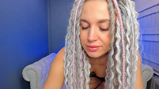 Snapshot of rock_n_roxy chatting on 1, 2, 2025 rock n roxy online show from 1, 2, 2025